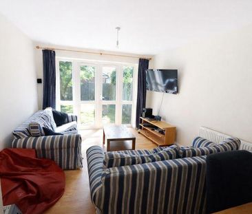 4 bedroom semi-detached house to rent - Photo 1