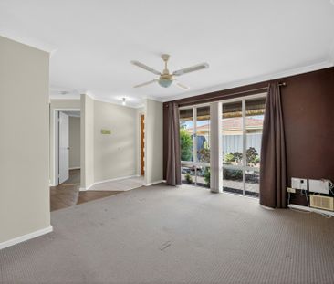 Charming Three Bedroom Home! - Photo 5