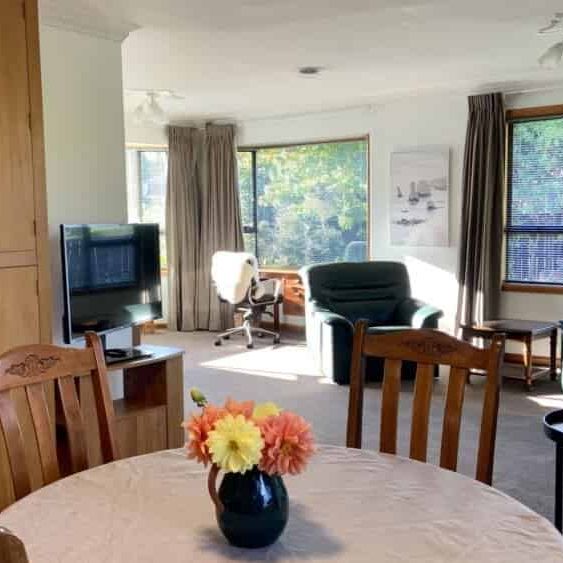FULLY FURNISHED IMMACULATE FAMILY HOME IN QUIET LOCATION! - Photo 1