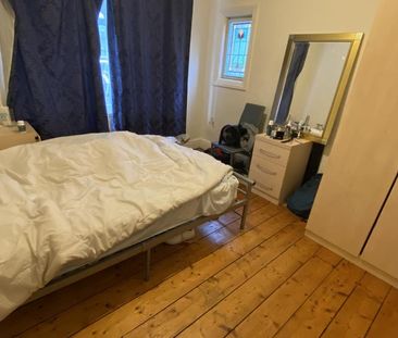 4 bedroom semi-detached house to rent - Photo 5