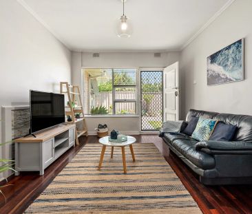 Immaculate Two Bedroom Unit in Prime Beachside Location - Photo 1