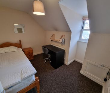 5 Bed Student Accommodation - Photo 3