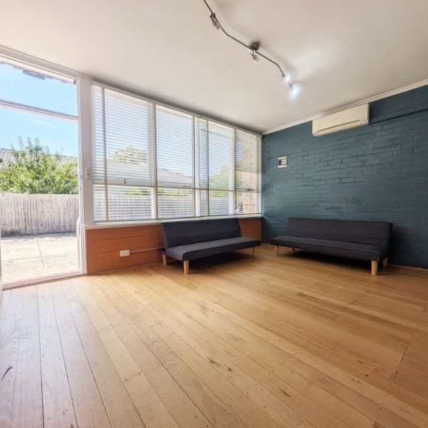 Just a few steps from the beach! - Photo 1