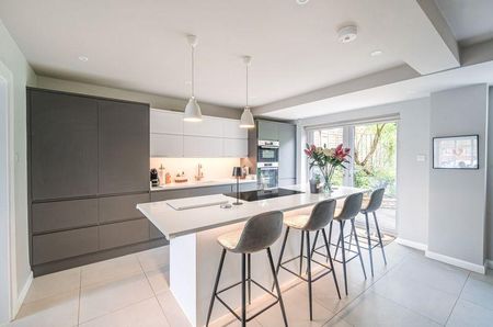 3 bedroom semi-detached house to rent - Photo 5