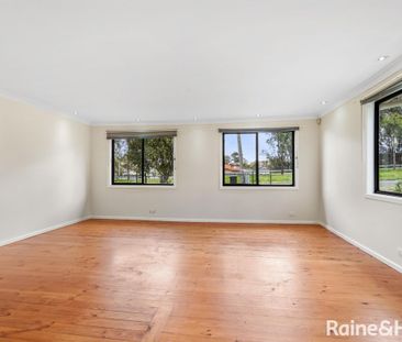 Tidy Family Home! - Photo 2