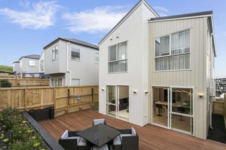 Immaculate 4-Bedroom Standalone Home - Photo 2