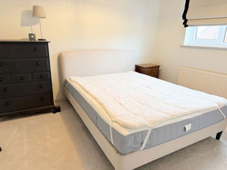 Salisbury Close, Alton, GU34 2TF - Photo 4