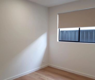 Modern Coastal Living at Its Best, A Must View .... - Photo 2