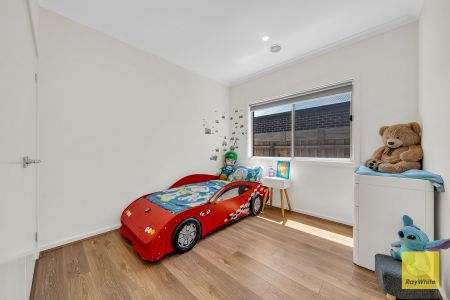 Stylish & Spacious Home in the Heart of Aintree - Photo 3
