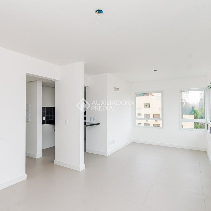 Apartamento com 2 quartos e 62m² para alugar em Auxiliadora, Porto Alegre. - Photo 1
