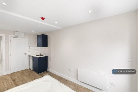Studio to rent - Photo 2