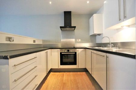 Price £2,000 pcm - Available 03/07/2026 - Unfurnished - Photo 4