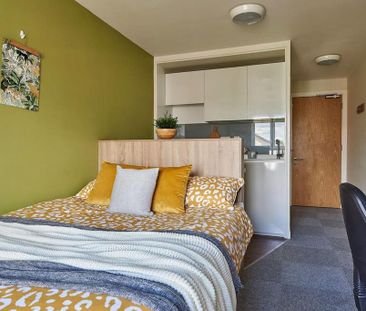 1 bedroom in a flat share to rent - Photo 3