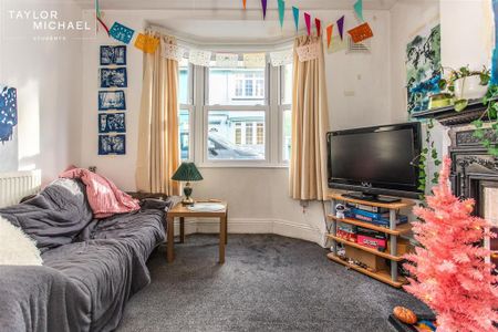 4 bedroom terraced house to rent - Photo 3