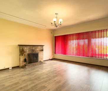 Stunning Residence in Prime Location......6 month lease only - Photo 2