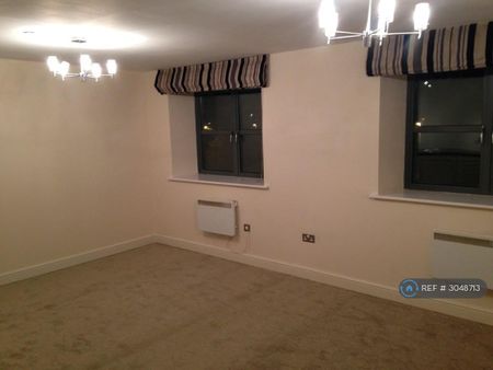 2 bedroom flat to rent - Photo 2