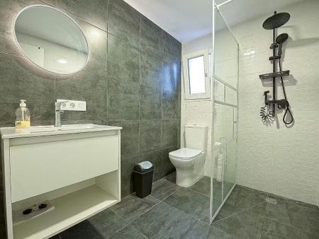 Carrer de Lleida, Valencia, Valencian Community 46009 - Photo 3