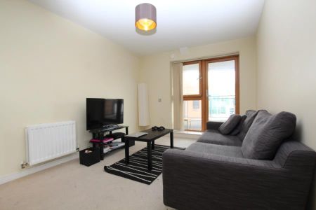 2 bedroom flat to rent - Photo 2
