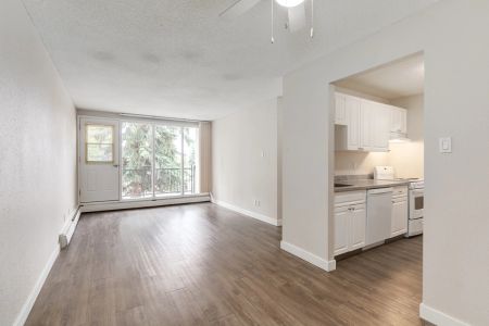 - 2 Bedroom at Wyldewood Estates - Photo 3