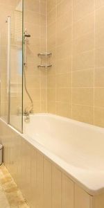 Modern Apartment - Photo 4