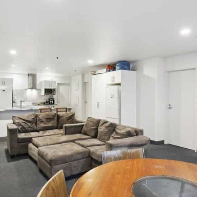 ROOM AVAILABLE IN ESTABLISHED SHARED APARTMENT: - Photo 1