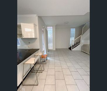Fully Furnish-L1+2C/42 Willis St, Kingsford, NSW 2032 - Photo 6