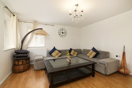 2 Bed Flat, Ronnie Lane, E12 - Photo 2