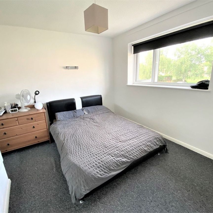 Ashbourne Crescent, Taunton - Photo 1