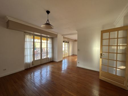 Location Appartement 4 pièces 96m² TROYES 10000 - Photo 2
