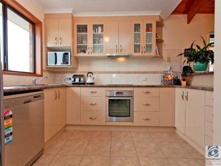 COMFORTABLE FAMILY LIVING IN A QUIET COURT LOCATION - Photo 5