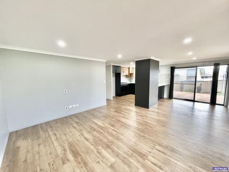 Executive Living & Rural Views on the Edge of Town - Photo 3