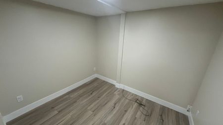 2 Bedroom in Downtown Cloverdale - Photo 3