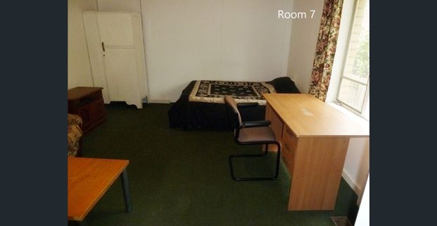 Single room in rooming house - Photo 1