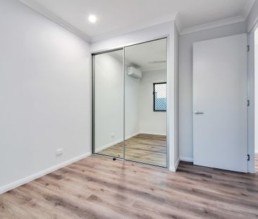 IMMACULATE MODERN HOME IN ONE OF ZUCCOLI'S MOST DESIRABLE POCKETS! - Photo 3