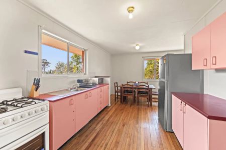 “SHARED LIVING - FULLY SERVICED ROOMS!” - Photo 2