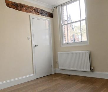 3 bedroom mews to rent - Photo 3