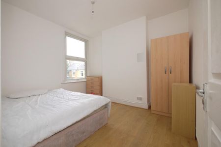 4 bedroom terraced house to rent - Photo 2