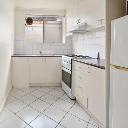 DYNAMIC LIVING IN GREAT LOCATION - Photo 4