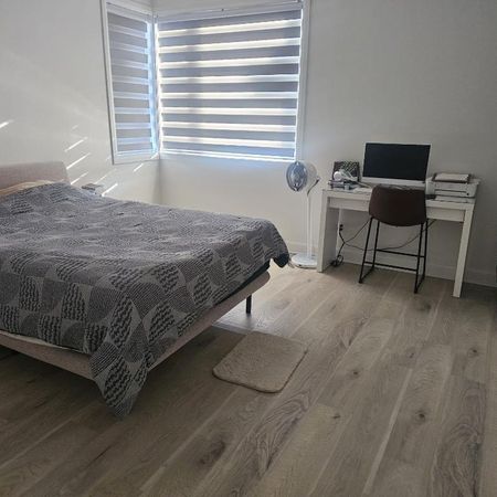 Appartement 5 1/2 haut de triplex - Photo 3