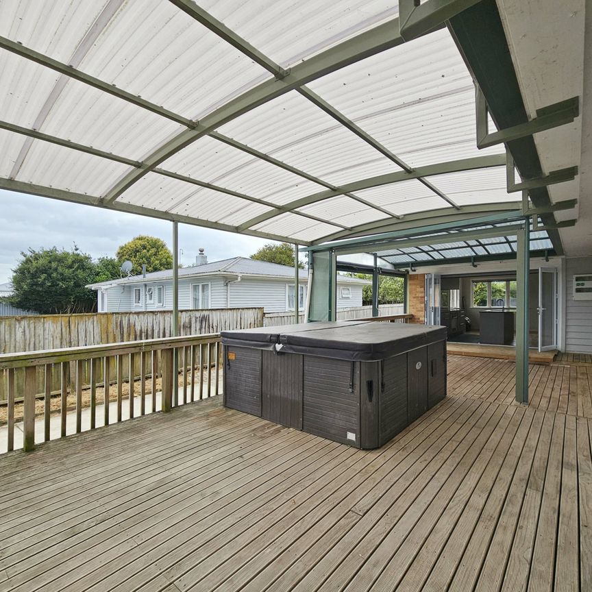 Spacious Family Home in Papakura - Photo 1