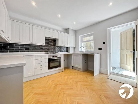 4 bedroom terraced house to rent - Photo 2