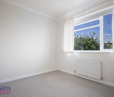 4 bedroom semi-detached house to rent - Photo 5