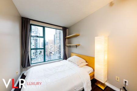 Condo in Downtown Vancouver, BC - Photo 3