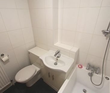 2 Bed Terraced House, Britton Close, SE6 - Photo 3