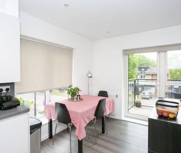 2 bedroom flat to rent - Photo 4