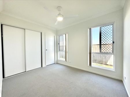 Stylish, Modern & Compact Family Home - Photo 3