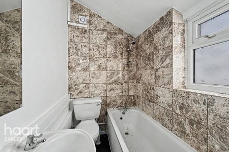 2 bedroom terraced house to rent - Photo 2