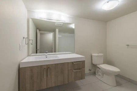 The Vuze — 2 Bedroom - Photo 2