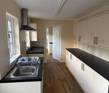 2 bedroom semi-detached house to rent - Photo 2