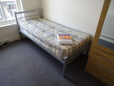 8 Bed Student Accommodation - Photo 5